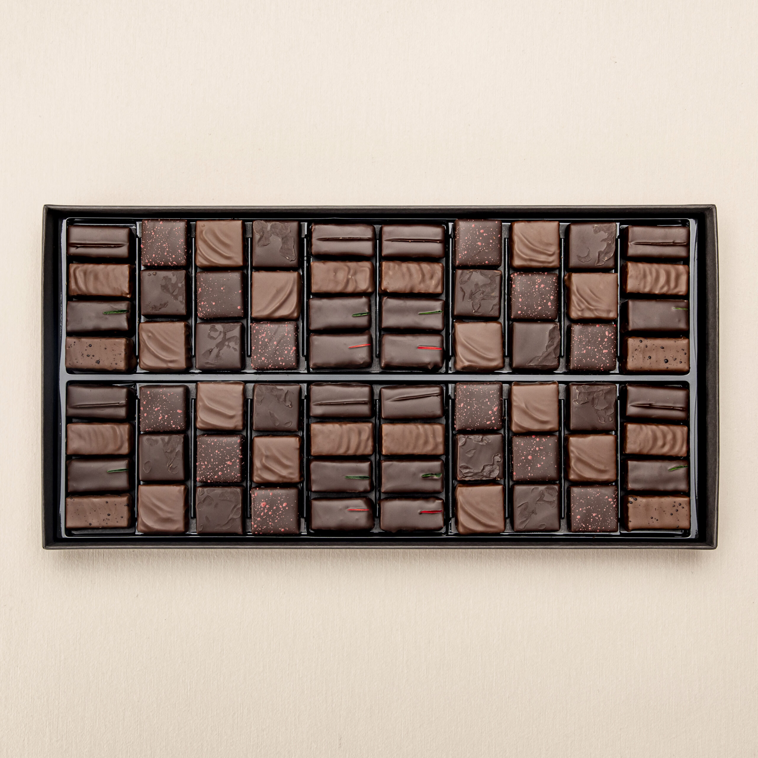 Coffret Collection de 32 Pralinés et 36 Ganaches