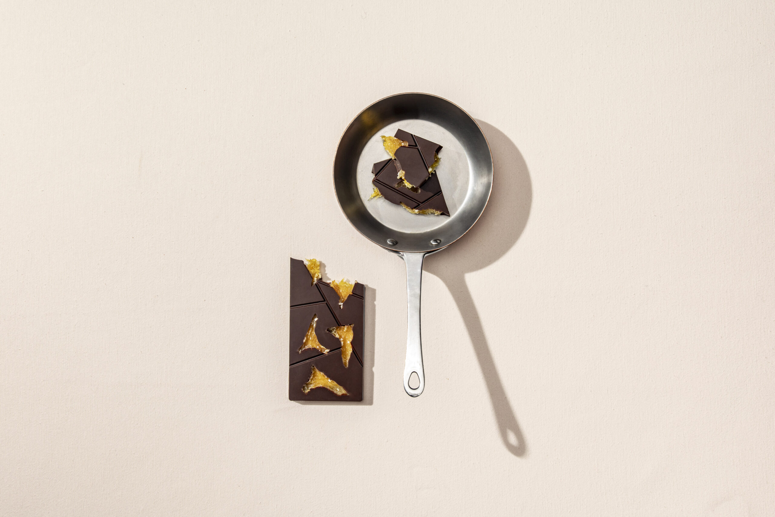 Tablette au chocolat noir et confit d’ananas