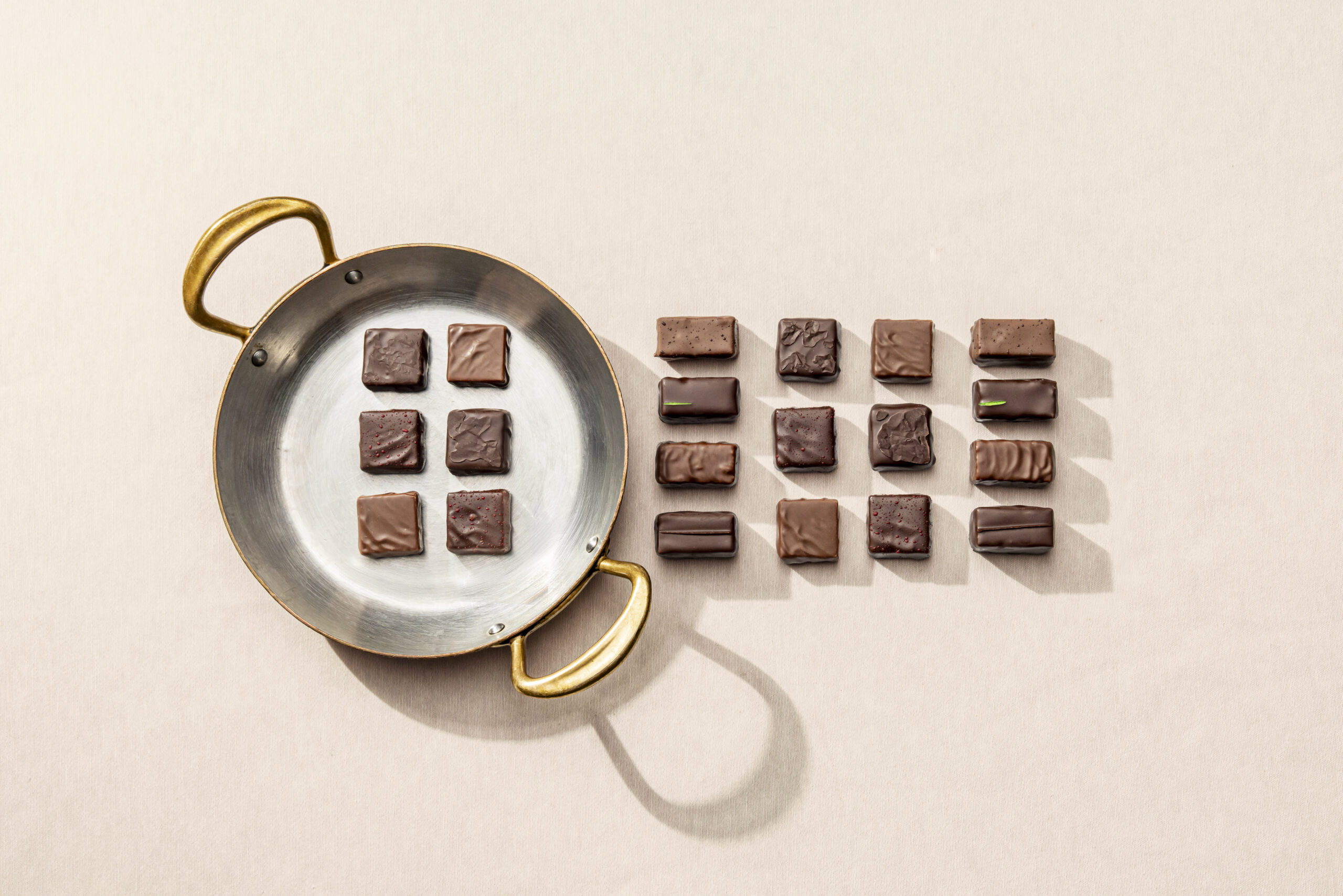 Coffret Collection de 8 pralinés et 12 ganaches – Image 2