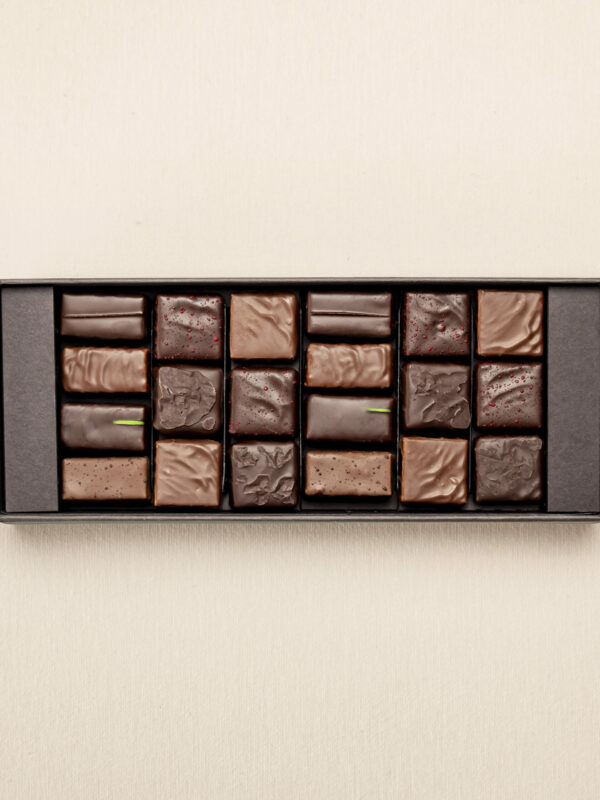 Coffret Collection de 8 pralinés et 12 ganaches