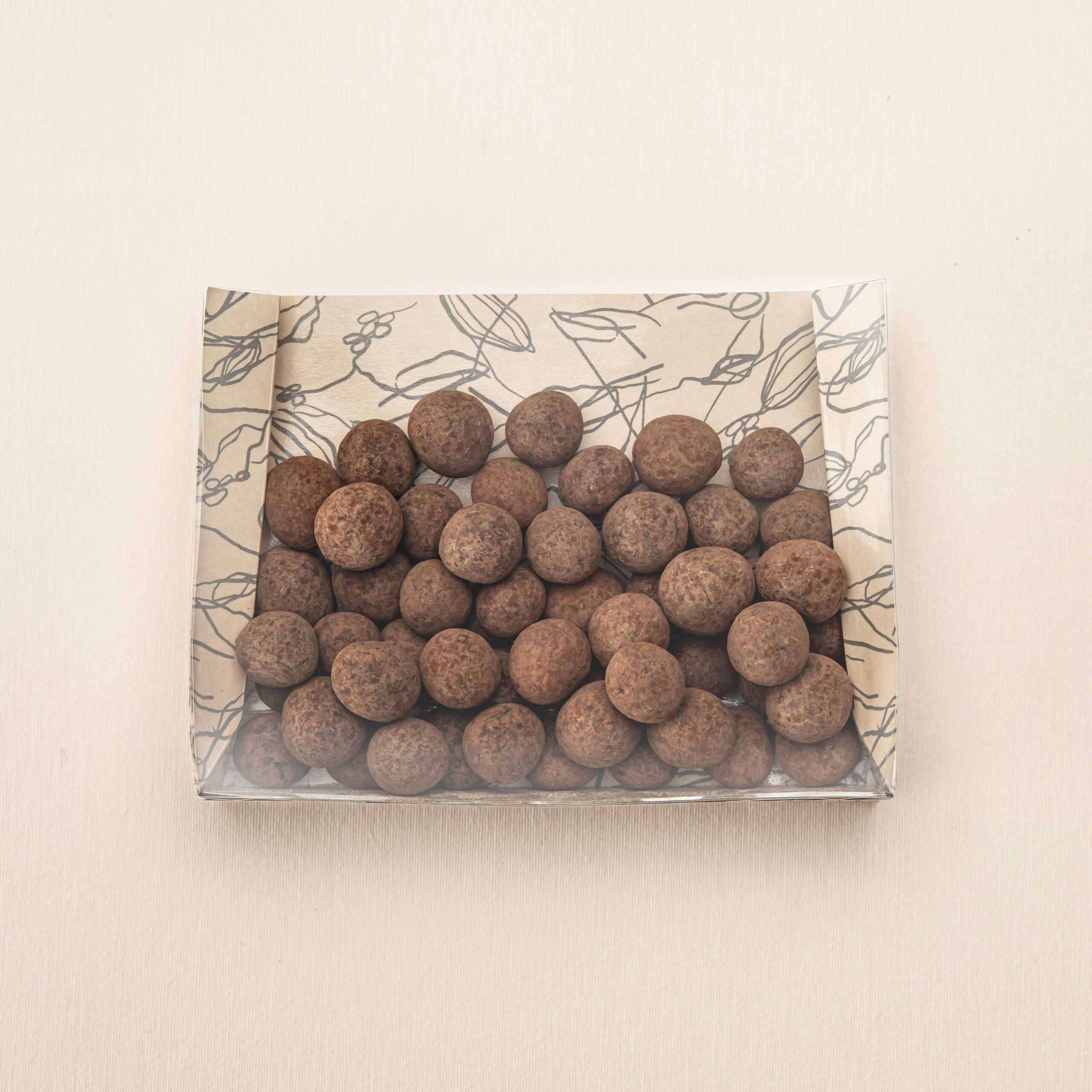Noisettes enrobées de chocolat noir – Image 2