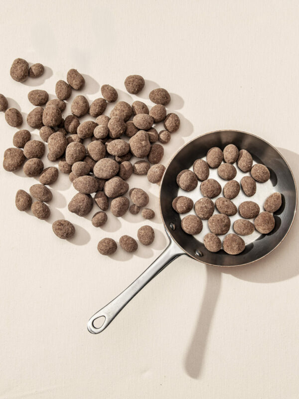 Cacahuètes enrobées de chocolat au lait