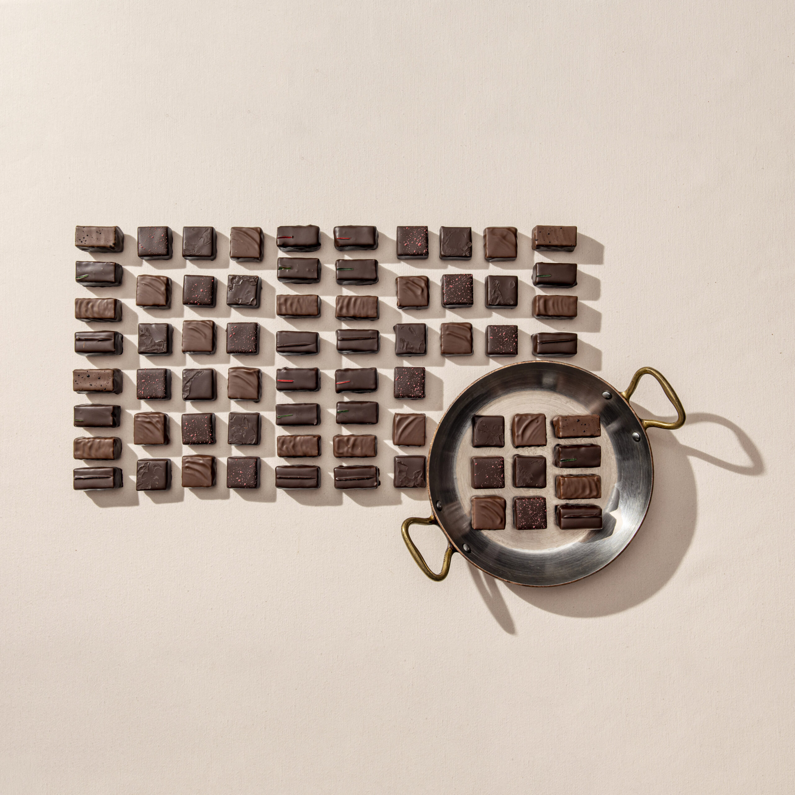 Coffret Collection de 32 Pralinés et 36 Ganaches – Image 2