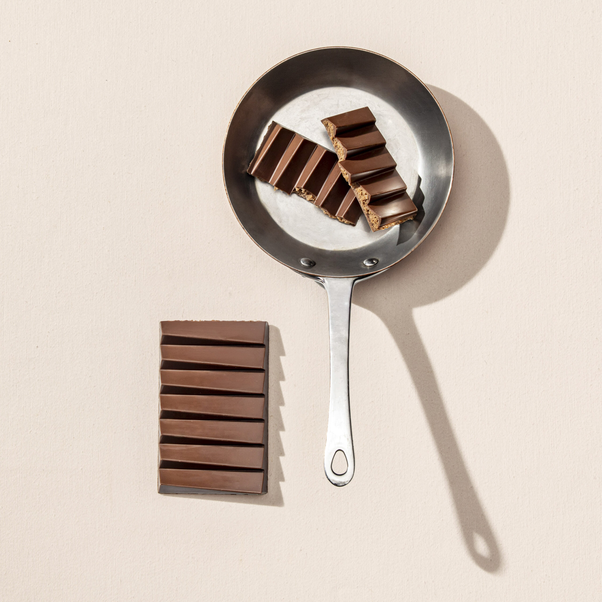 Tablette Praliné noix de coco torréfiée - chocolat au lait – Image 2